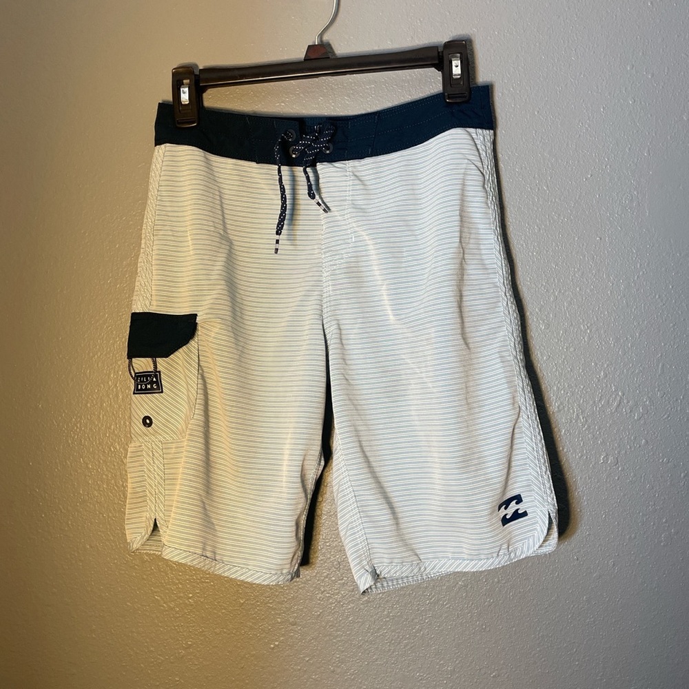 Billabong Summer Shorts - Size: 26 - Colors: Blue and White 🔥